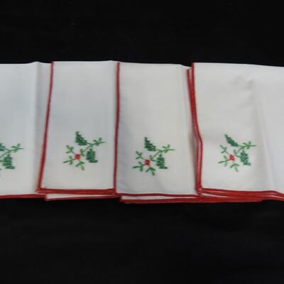 64in Christmas Tree Skirt w/4 Dinner Napkins, White, Hand Embroidered/Lace Edge