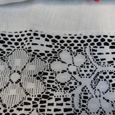 64in Christmas Tree Skirt w/4 Dinner Napkins, White, Hand Embroidered/Lace Edge
