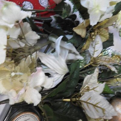 Christmas Lot: Nativity, Tray, Floral, Greeting Cards, Candles, Mugs, Gift Tags
