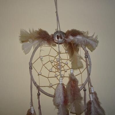 LOT 164. NATIVE AMERICAN INSPIRED DECOR