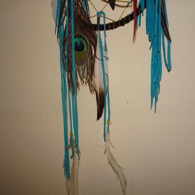 LOT 164. NATIVE AMERICAN INSPIRED DECOR