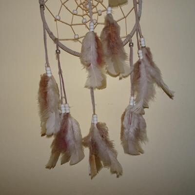LOT 164. NATIVE AMERICAN INSPIRED DECOR