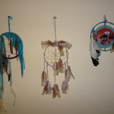 LOT 164. NATIVE AMERICAN INSPIRED DECOR