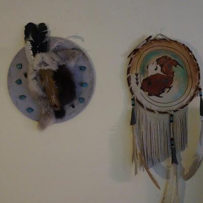 LOT 166. NATIVE AMERICAN INSPIRED DECOR