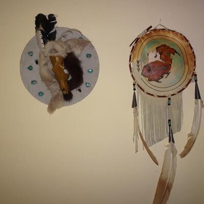 LOT 166. NATIVE AMERICAN INSPIRED DECOR
