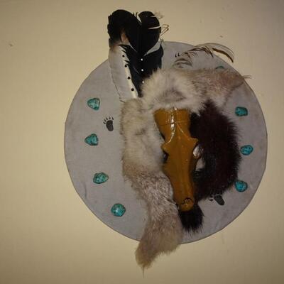 LOT 166. NATIVE AMERICAN INSPIRED DECOR