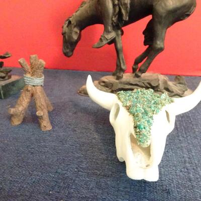 LOT 170. NATIVE AMERICAN INSPIRED DECOR