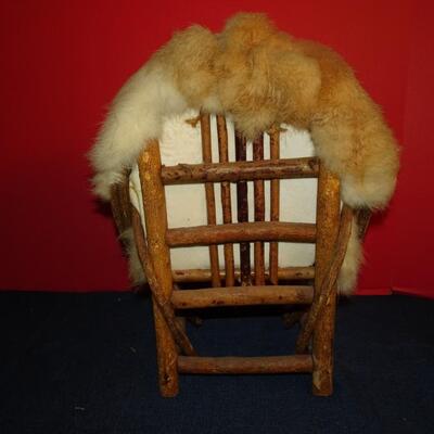 LOT 171. NATIVE AMERICAN INSPIRED DECOR. MINI CHAIR