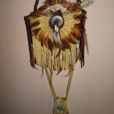 LOT 176. NATIVE AMERICAN INSPIRED DECOR