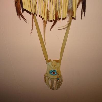 LOT 176. NATIVE AMERICAN INSPIRED DECOR