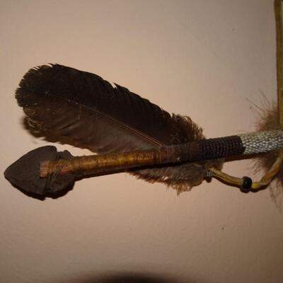 LOT 180. NATIVE AMERICAN INSPIRED WALLDECOR