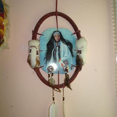 LOT 186. NATIVE AMERICAN INSPIRED DECOR