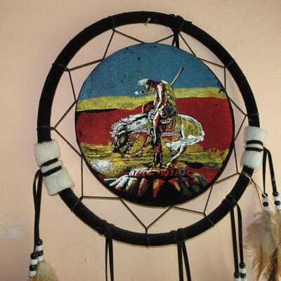 LOT 187.  NATIVE AMERICAN INSPIRED DECOR