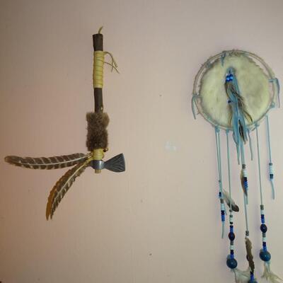 LOT 189.  NATIVE AMERICAN INSPIRED WALL DECOR