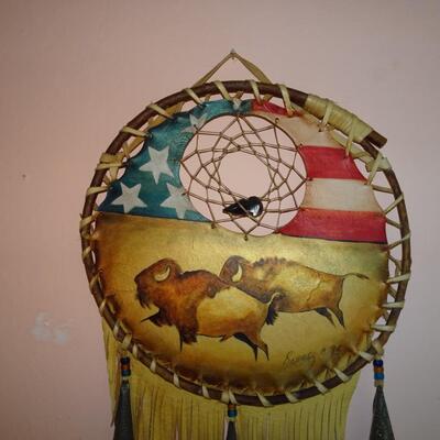 LOT 190.  NATIVE AMERICAN INSPIRED DECOR DREAM CATCHER