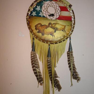 LOT 190.  NATIVE AMERICAN INSPIRED DECOR DREAM CATCHER