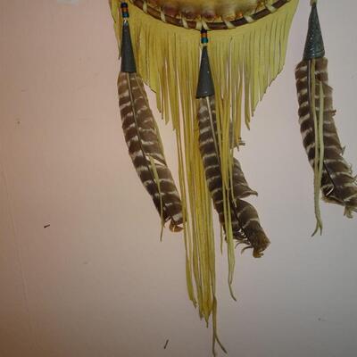 LOT 190.  NATIVE AMERICAN INSPIRED DECOR DREAM CATCHER