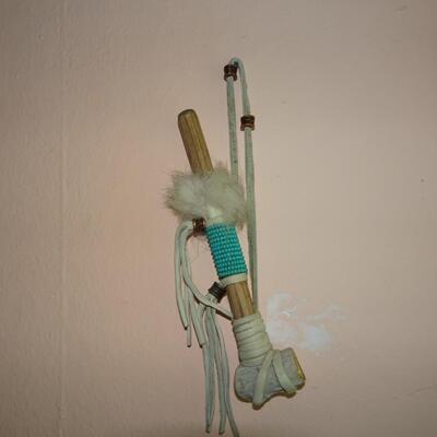 LOT 192. NATIVE AMERICAN INSPIRED WALL DECOR