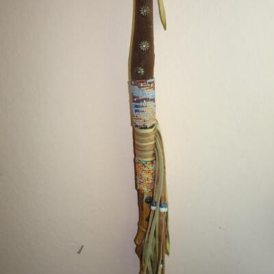 LOT 192. NATIVE AMERICAN INSPIRED WALL DECOR