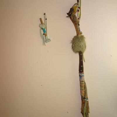 LOT 192. NATIVE AMERICAN INSPIRED WALL DECOR