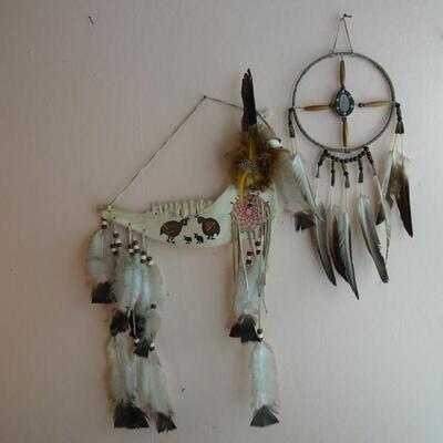 LOT 197. NATIVE AMERICAN INSPIRED WALL DECOR