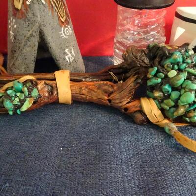LOT 205. NATIVE AMERICAN INSPIRED DECOR