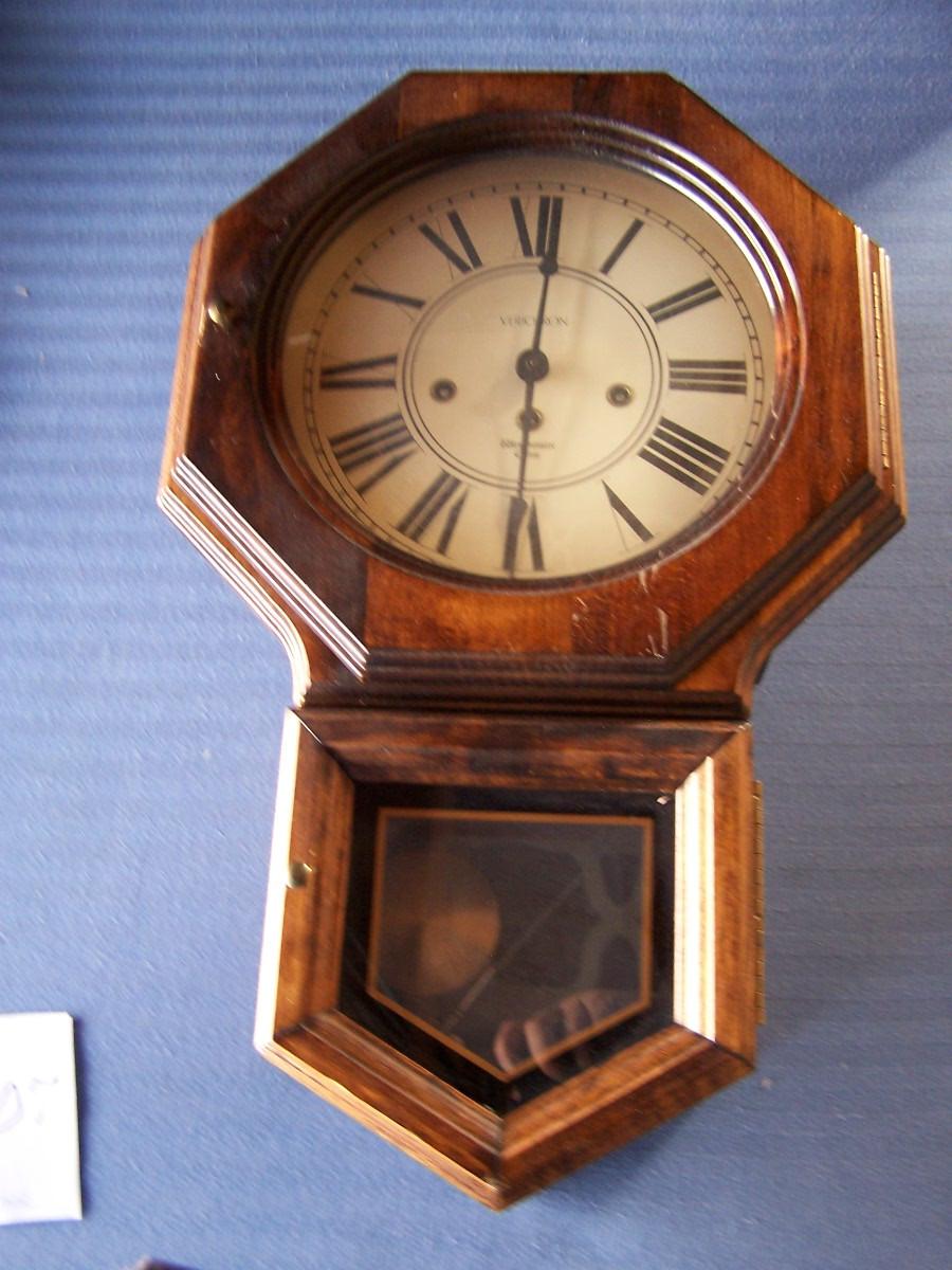 LOT 207 GREAT COLLECTIBLE VERICHRON WALL CLOCK