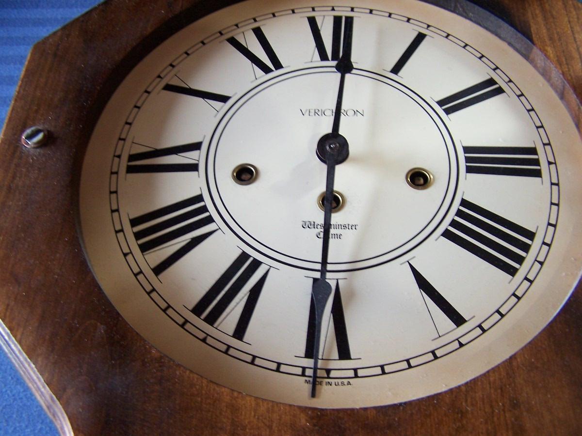 LOT 207 GREAT COLLECTIBLE VERICHRON WALL CLOCK