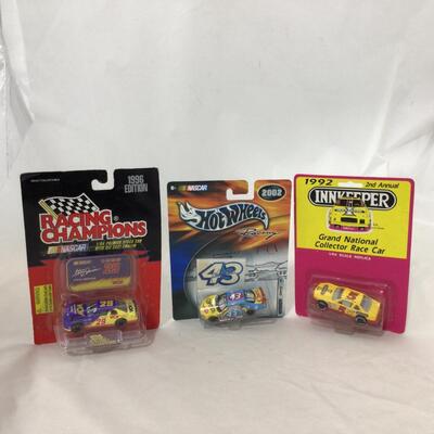 132) NASCAR | Mixed Group of Cars