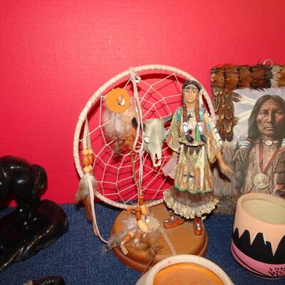 LOT 209. NATIVE AMERICAN INSPIRED DECOR