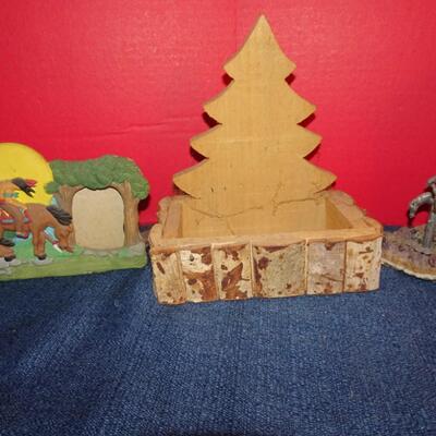 LOT 211. NATIVE AMERICAN INSPIRED DECOR