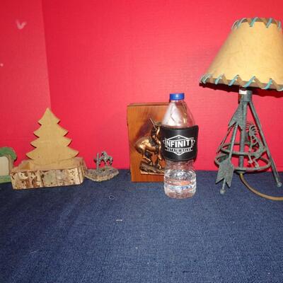 LOT 211. NATIVE AMERICAN INSPIRED DECOR
