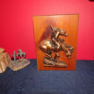 LOT 211. NATIVE AMERICAN INSPIRED DECOR