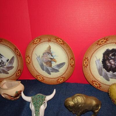 LOT 214. NATIVE AMERICAN INSPIRED DECOR