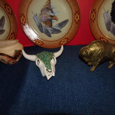 LOT 214. NATIVE AMERICAN INSPIRED DECOR