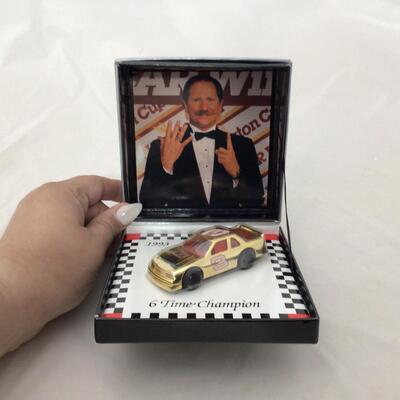 146) NASCAR | Dale Earnhardt Sr. Collector Pieces