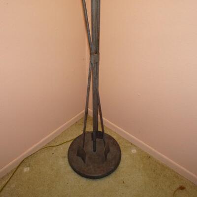 LOT 222. NATIVE AMERICAN INSPIRED FLOOR LAMP