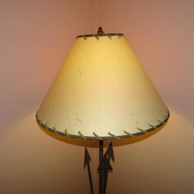 LOT 222. NATIVE AMERICAN INSPIRED FLOOR LAMP