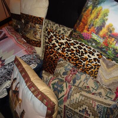 LOT 224. LARGE COLLECTION OF THROW PILLOWS