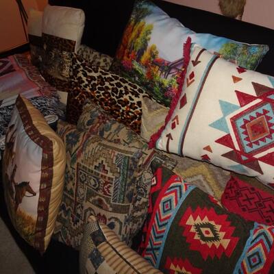 LOT 224. LARGE COLLECTION OF THROW PILLOWS