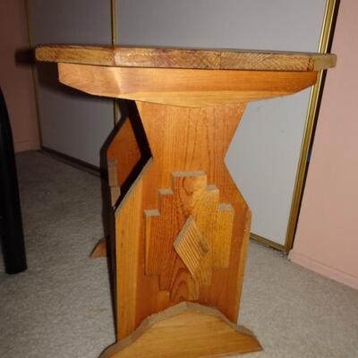 LOT 225. WOOD SIDE TABLE