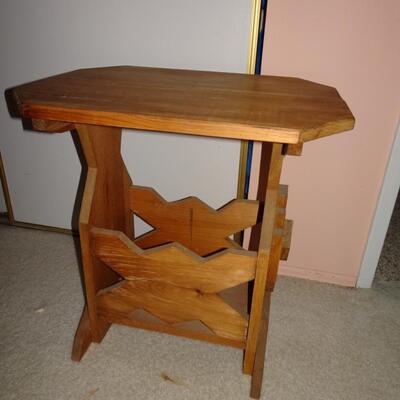 LOT 225. WOOD SIDE TABLE