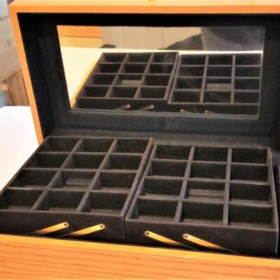 Lot #75  Nice QVC Lori Greiner "For Your Ease Only" Jewelry box