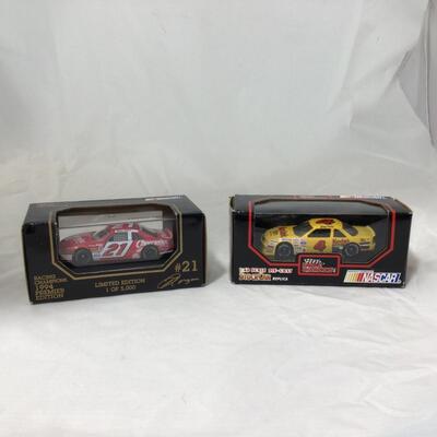 152) NASCAR | 1:43 Scale Racing Champion Cars