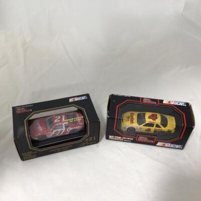 152) NASCAR | 1:43 Scale Racing Champion Cars