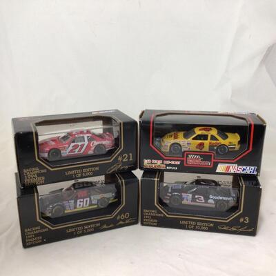152) NASCAR | 1:43 Scale Racing Champion Cars