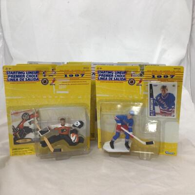 166) STARTING LINEUP | Mixed Group of Hockey Figures