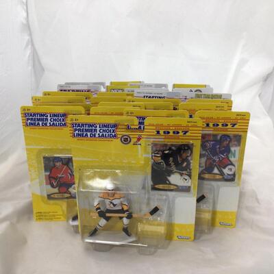 166) STARTING LINEUP | Mixed Group of Hockey Figures