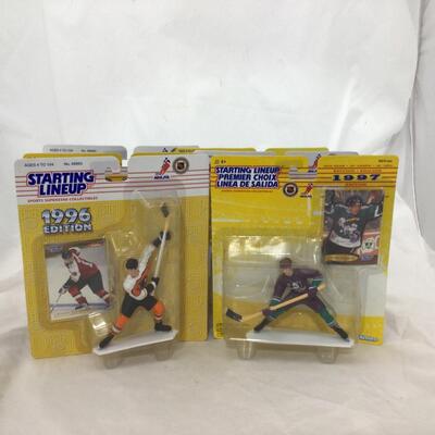 168) STARTING LINEUP | Mixed Group of Hockey Figures