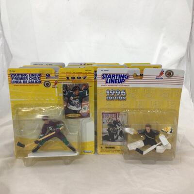 168) STARTING LINEUP | Mixed Group of Hockey Figures